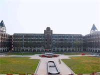 百里挑一，这所学校的老师不一般