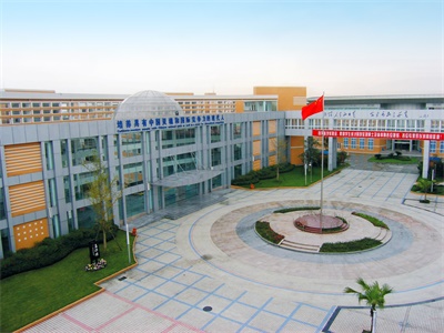 成都七中实验学校国际部A-Level 国际课程中心2018初升高招生公告