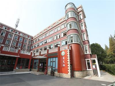 LYBS 英文部高中正门