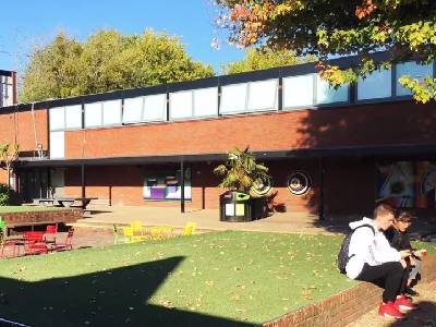 选择英国创意艺术大学武汉中心，开启艺术之旅