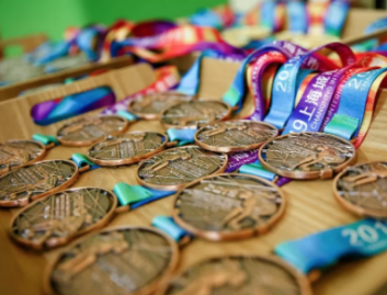 我校篮球队在第三届境外友人篮球竞标赛中勇夺第二