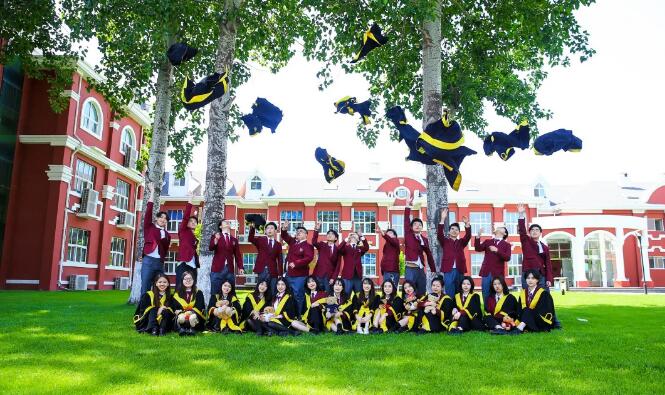 北京爱迪国际学校毕业季|请继续做自己的光，温暖而有力量！