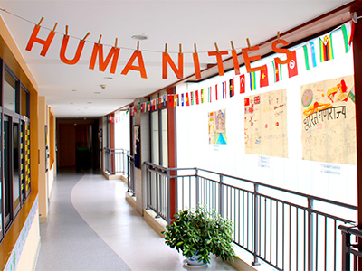 威雅公学教学楼走廊