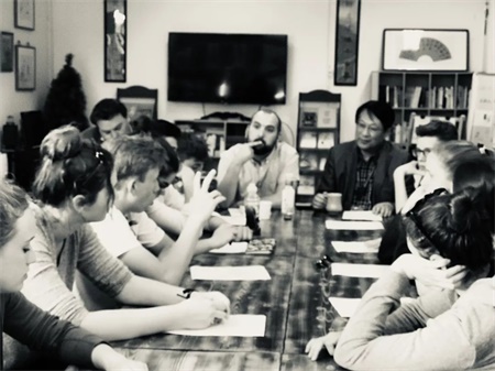 众声喧哗:一场关于全球化的中外师生对话|上海外国语大学西外外国语学校