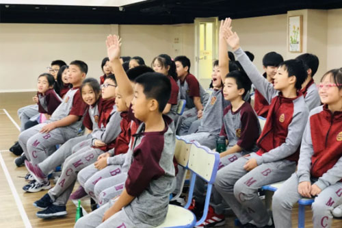 北京明诚外国语学校将垃圾分类纳入校园主题