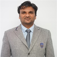 Kalpesh Makwana 数学老师