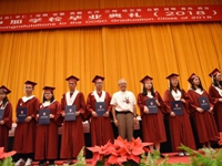 高大上！这所学校把毕业典礼开到了人民大会堂！