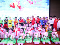 启迪促成长 舞台竞绽放