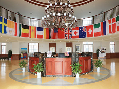 武汉三牛中美中学媒体报道 | 高大上的机器人课应该这样上！