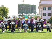 青岛格兰德中学|秋天的份惊喜,来体育节闭幕式领奖啦!