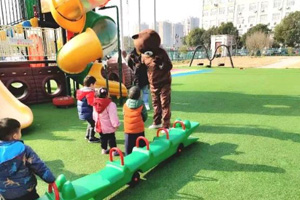 平湖枫叶国际学校幼儿园游乐设施