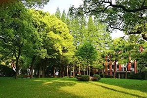 上海应用技术大学学士桥<br>校园风景