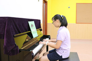 华南师范大学附属外国语学校钢琴房