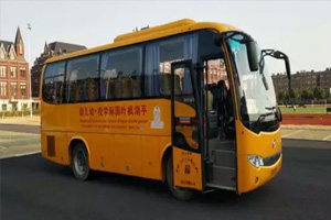 平湖枫叶国际学校校车