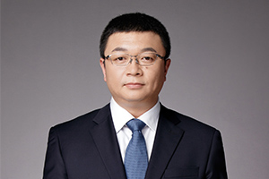 何弋 校长