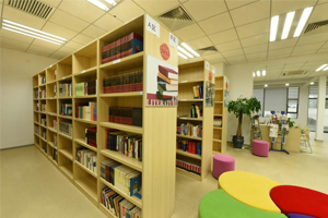 上海美达菲学校图书馆