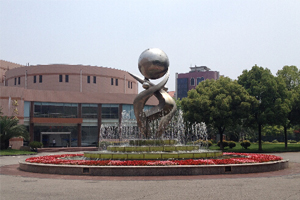 上外立泰A-Level国际课程中心<br>校园雕塑