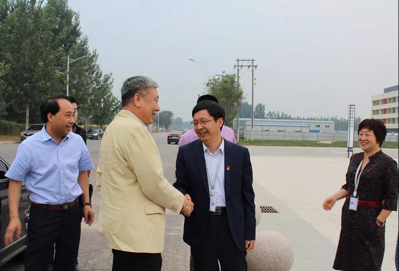   立鸿鹄志 关天下事：县领导莅临北大附益田同文参观指导