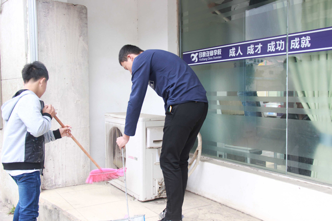  ‘新学期，新气象’校园迎新大扫除