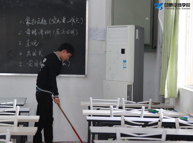  ‘新学期，新气象’校园迎新大扫除