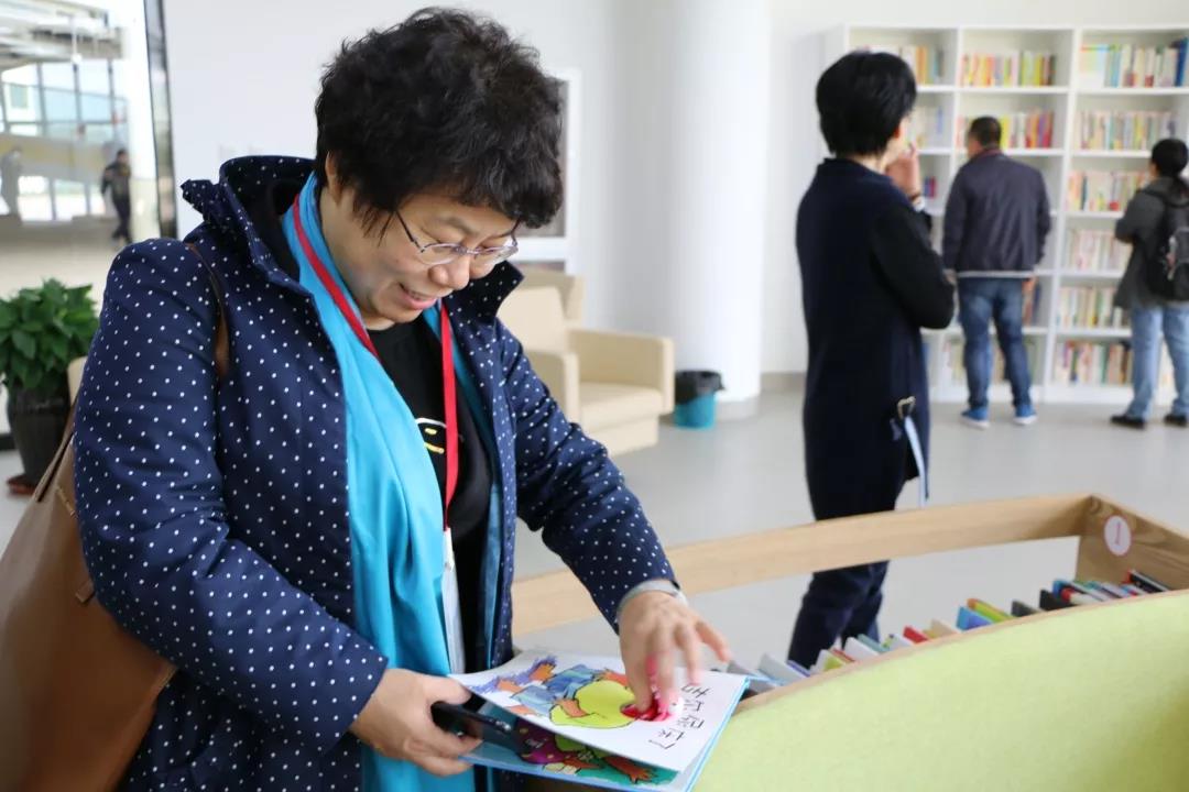   北大附益田同文学校专家探讨：校园图书馆文化如何建设