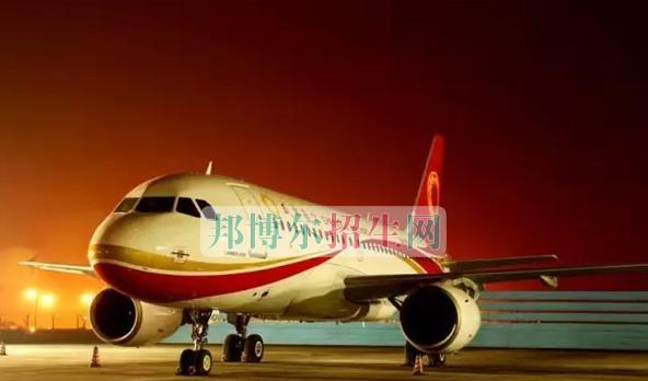 成都航空旅游职业学校开启新学期首场招聘，场面火爆美女如云