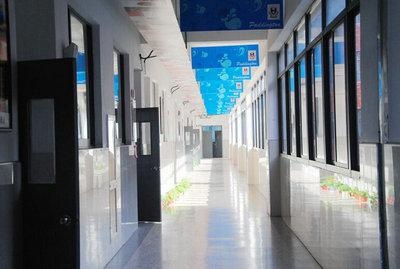 上海帕丁顿双语学校走廊.jpg