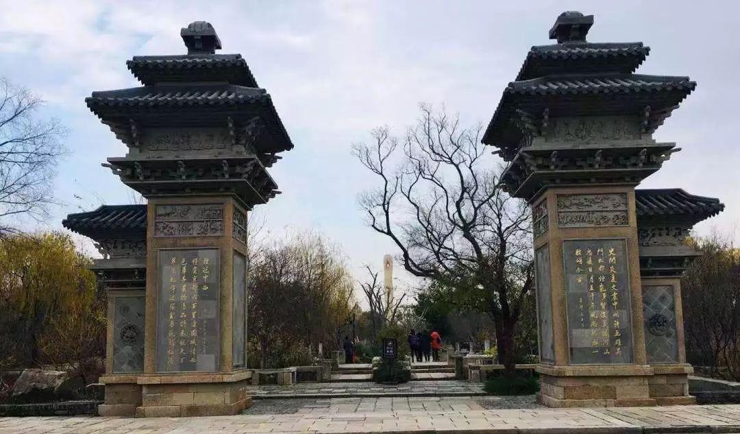 读万卷书 行万里路.jpg