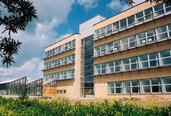 新勃兰登堡应用技术大学