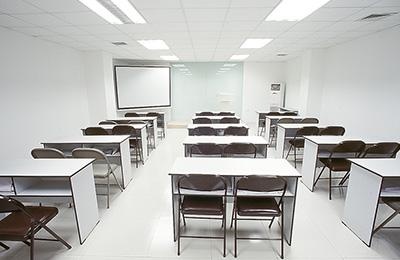 明亮教室
