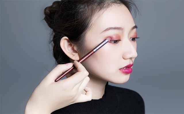 怎样让妆容持久一天