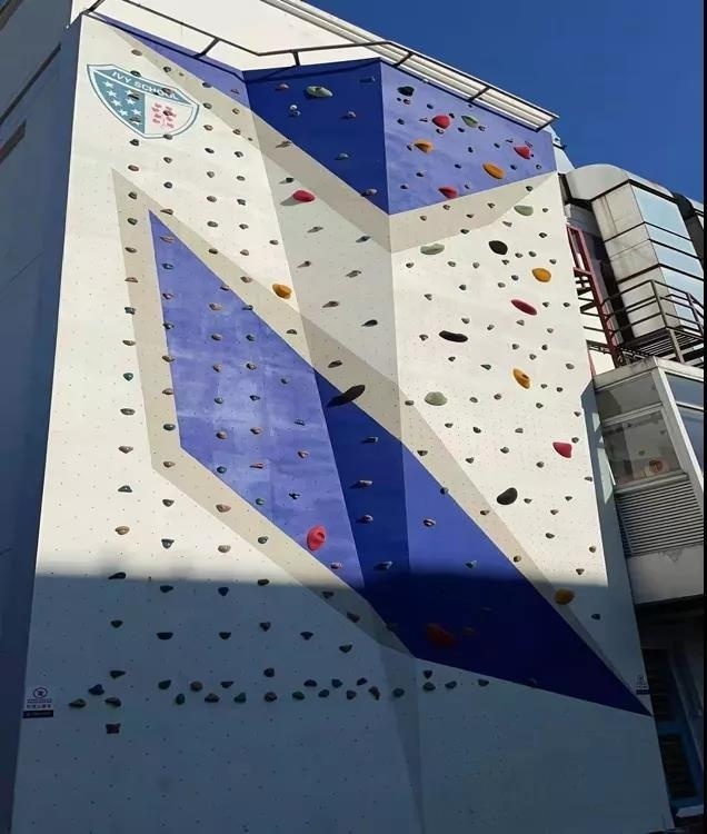 室外攀岩墙.jpg