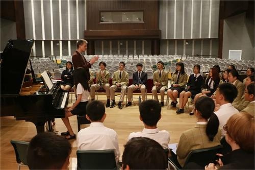 南京威雅学校老师上课