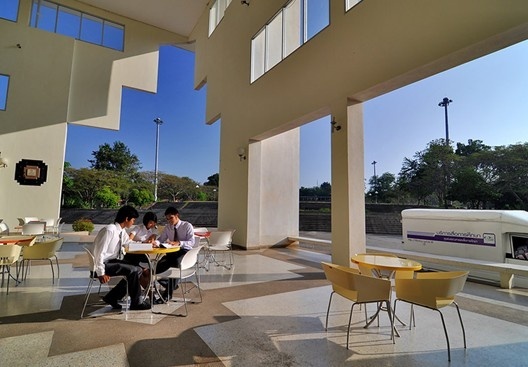 苏兰拉工业大学