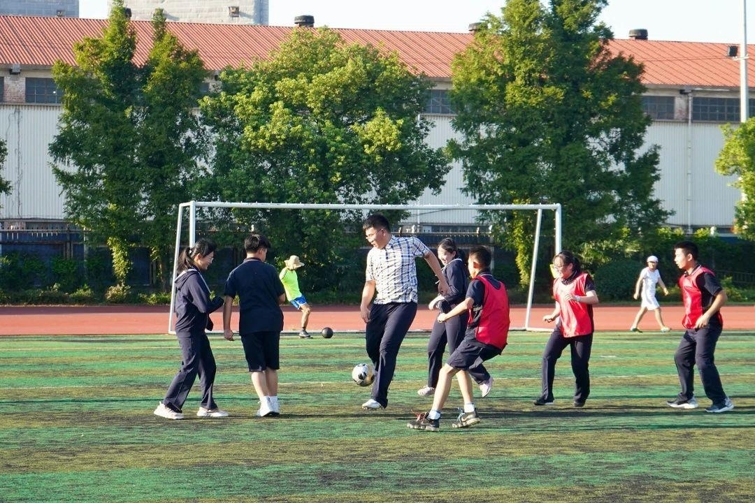 足球运动.jpg