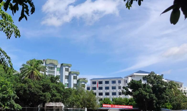 2023三亚市榆林八一中学多少钱(学费明细)