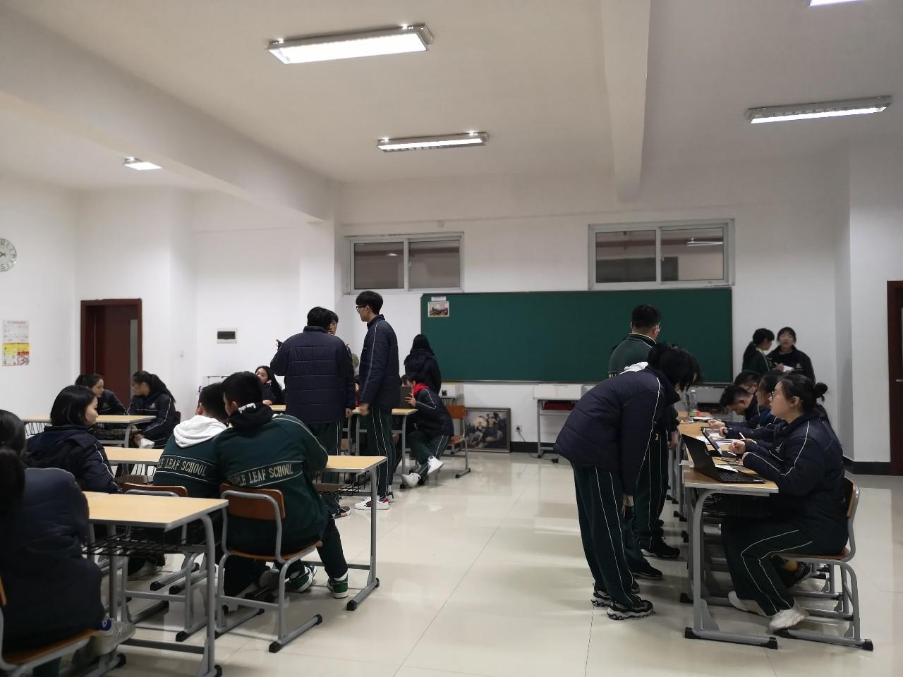 上海枫叶国际学校广播站纳新活动.jpg