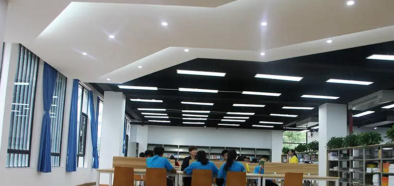  瑞得福国际学校高中部2022年入学考试