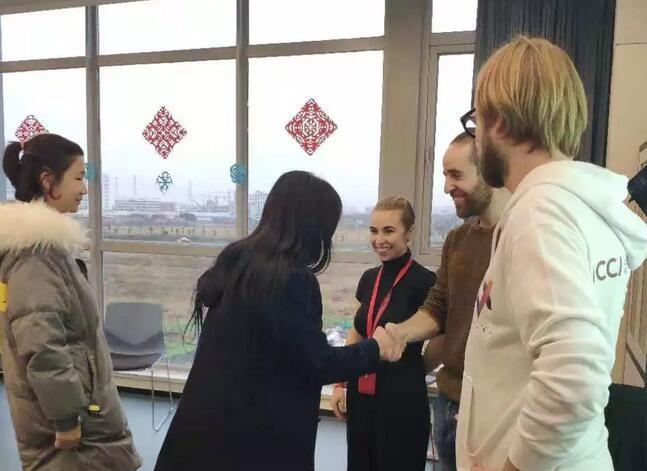 欧洲艺术家到访华二紫竹莱蒙尼亚.jpg