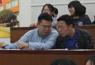 美国Lee Academy配音比赛评委席.jpg