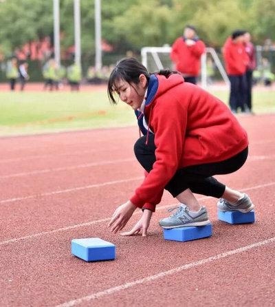 上海新和诺斯克劳斯国际高中Sports Day：摸石头过河