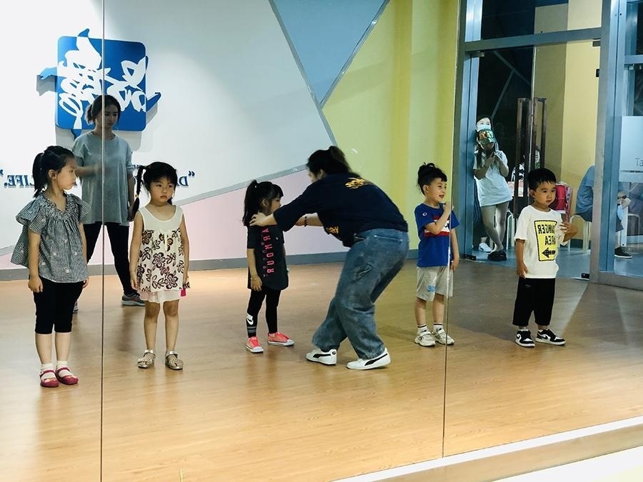 少儿街舞启蒙培训班