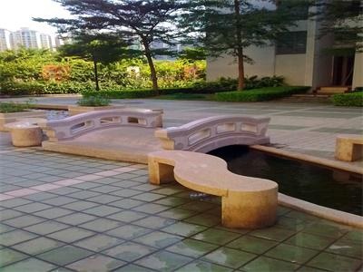 校园一角之小小石桥