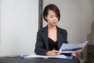 企业现有的人事、员工、法务、合规专员。