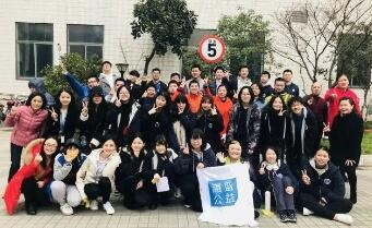 美国Lee Academy高级中学公益活动：奉献是最美好的礼物 