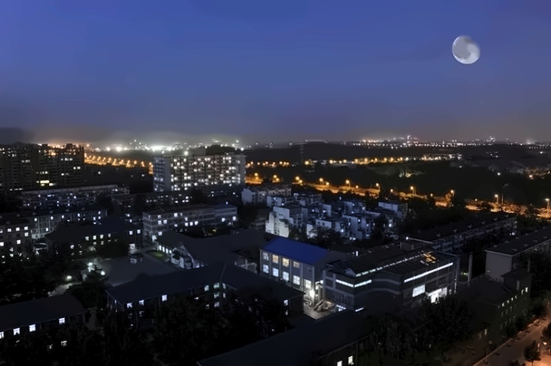 夜空明月下的北方工业大学