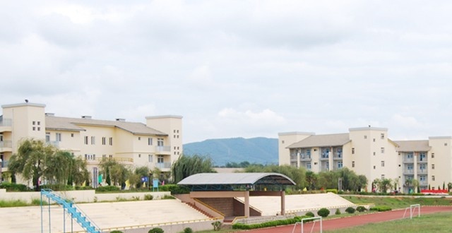 云县高级职业中学