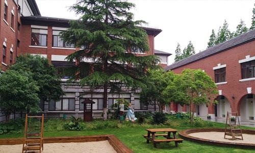 上海新纪元双语学校游玩区