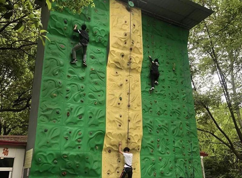 上海光华剑桥学生攀岩.jpg