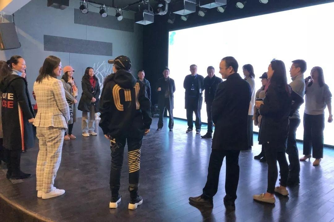 上海阿德科特学校专家讲座解答如何与青春期的孩子做朋友.jpg